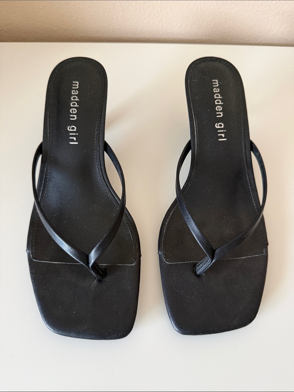 Madden Girl Black Thong Kitten Heels 6.5